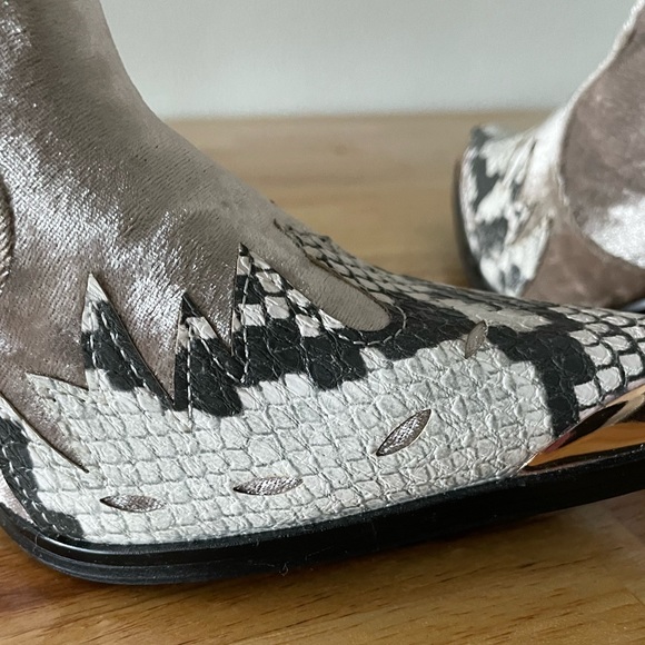 Cape Robbin Boots Women’s Size 7 - Picture 9 of 15